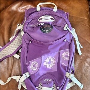 OSPREY Women's Backpack in Vibrant Purple